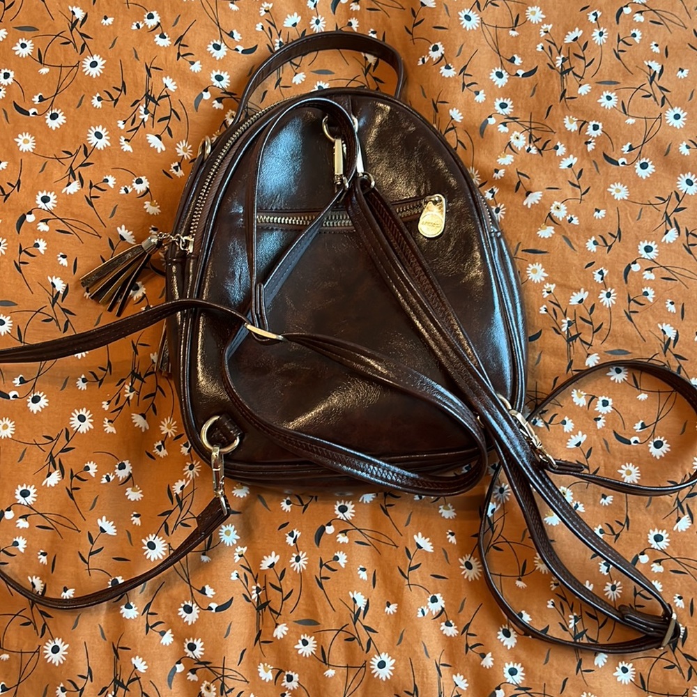 Leather backpack - Picture 3 of 3